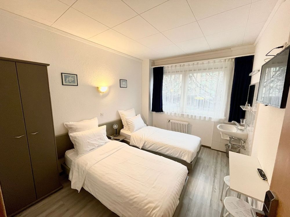 PRIMADOM Aparthotel Economy Twin Room, Shared Bathroom (Petit Budget)