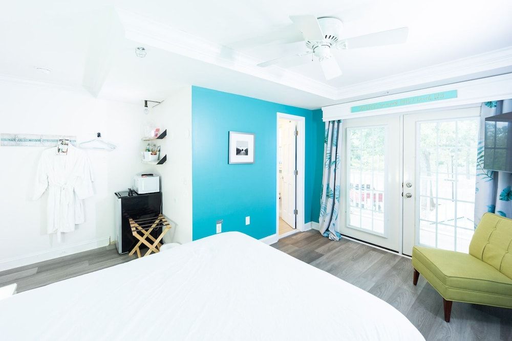 Canalside Inn Premier Room, 1 Queen Bed, Non Smoking 6