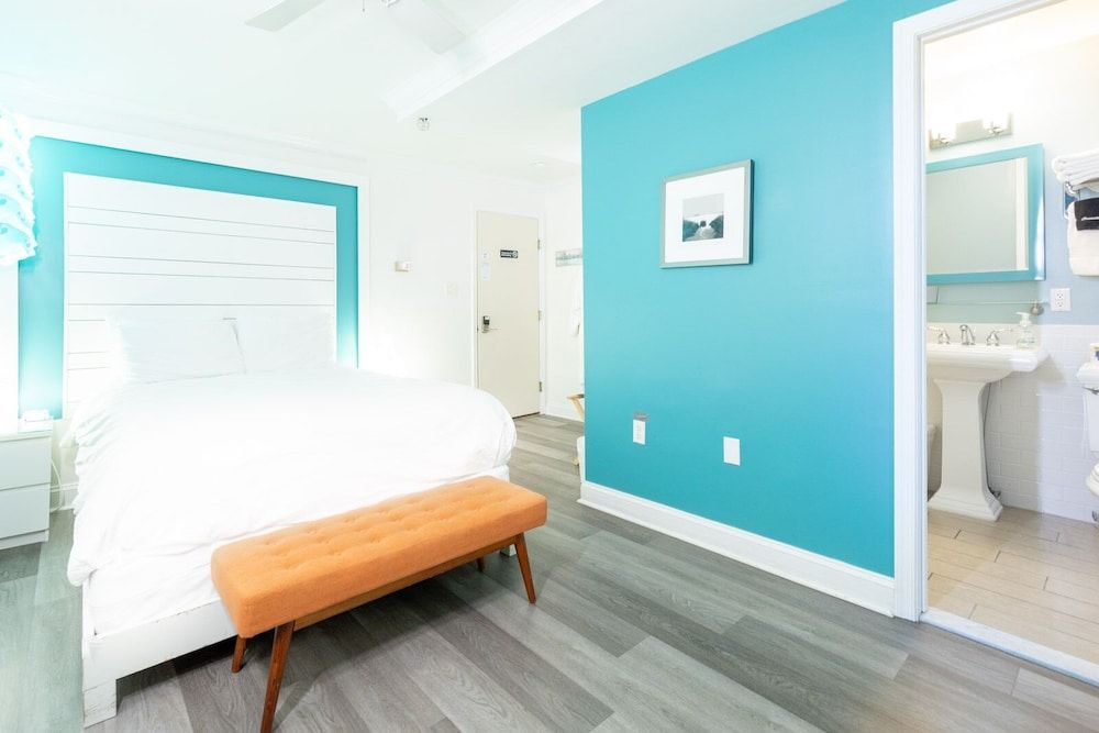 Canalside Inn Premier Room, 1 Queen Bed, Non Smoking 3