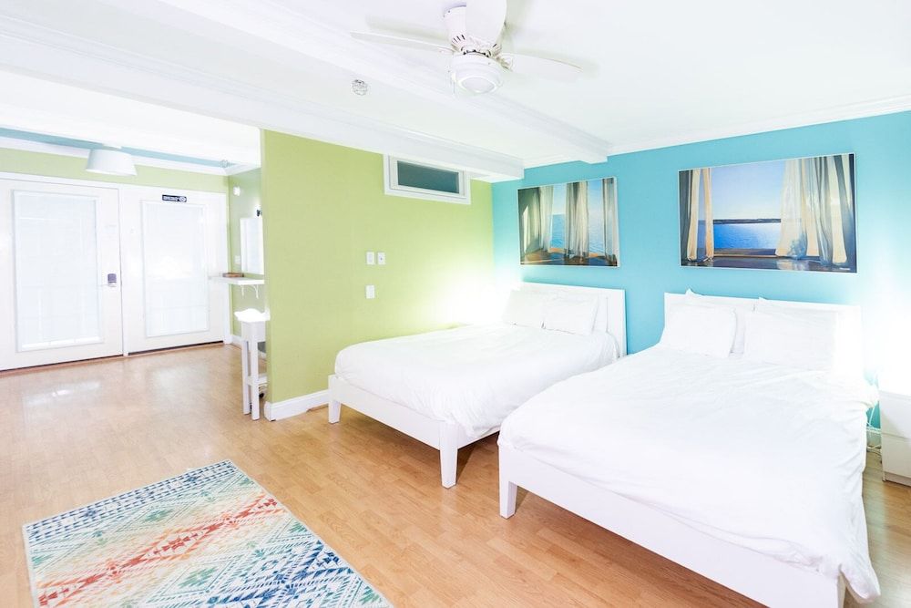 Canalside Inn Family Quadruple Room, 2 Queen Beds, Non Smoking, Ground Floor 8