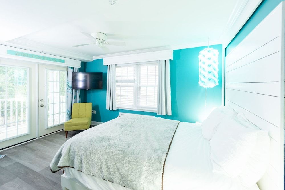 Canalside Inn Premier Room, 1 Queen Bed, Non Smoking 4