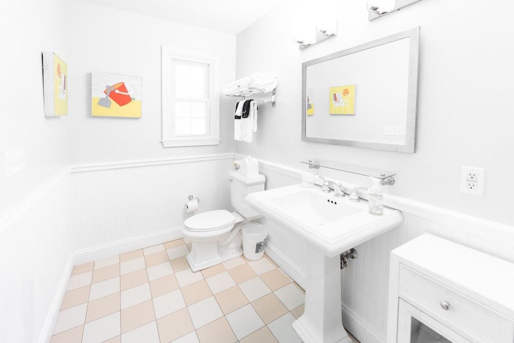 Canalside Inn Family Quadruple Room, 2 Queen Beds, Non Smoking, Ground Floor 22