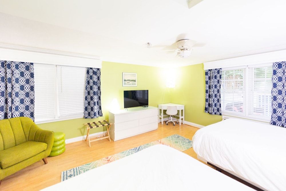 Canalside Inn Family Quadruple Room, 2 Queen Beds, Non Smoking, Ground Floor 5