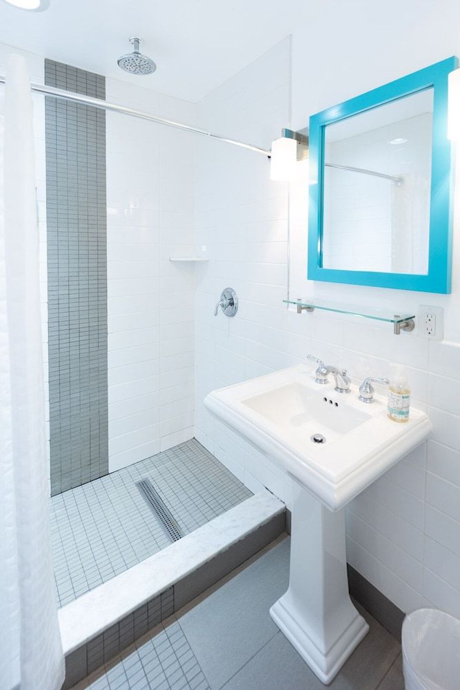 Canalside Inn Deluxe Room, 1 King Bed, Non Smoking 21