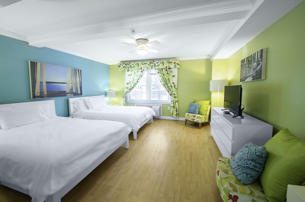 Canalside Inn Family Quadruple Room, 2 Queen Beds, Non Smoking, Ground Floor 3