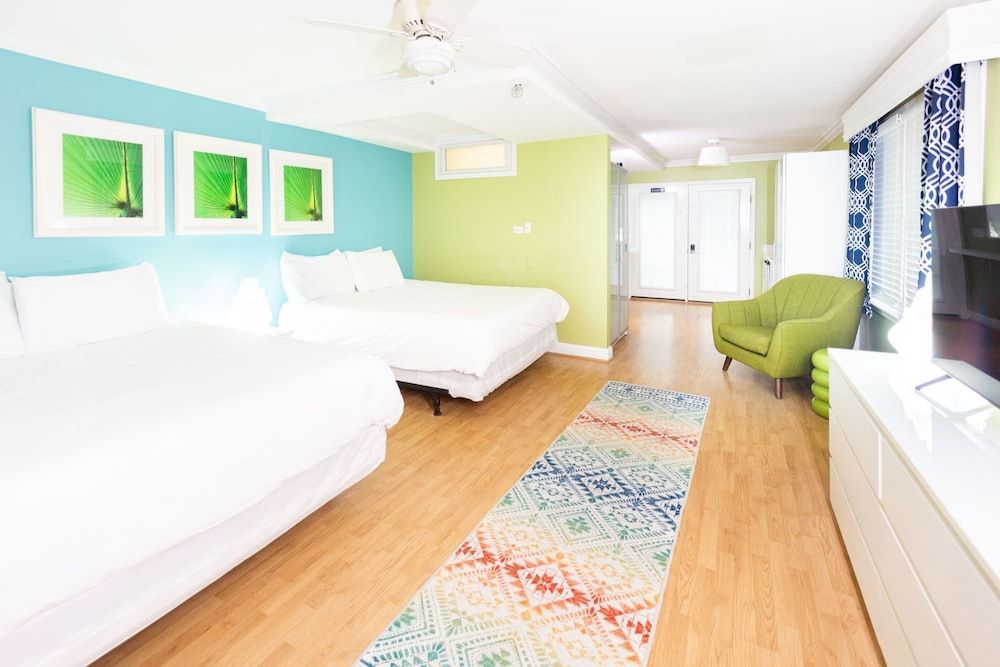 Canalside Inn Family Quadruple Room, 2 Queen Beds, Non Smoking, Ground Floor 4