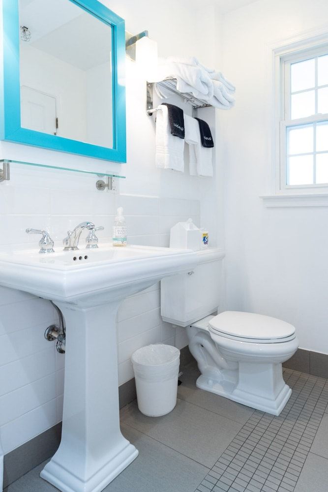 Canalside Inn Deluxe Room, 1 King Bed, Non Smoking 20