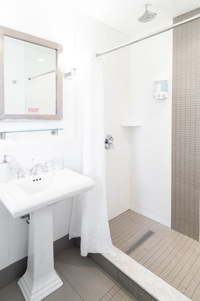 Canalside Inn Deluxe Room, 1 King Bed, Non Smoking 15