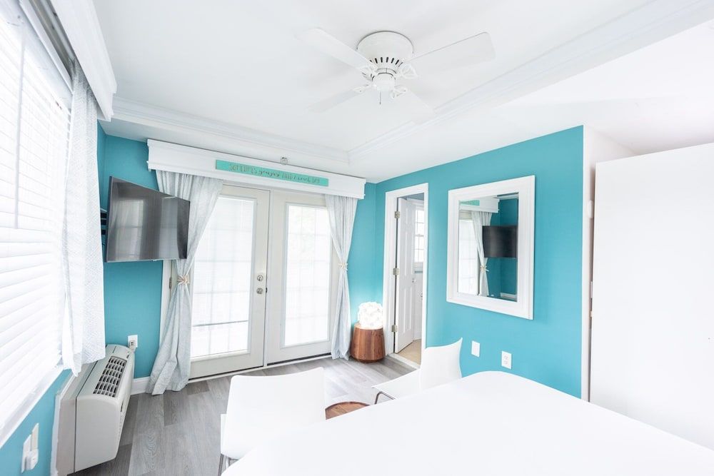 Canalside Inn Premier Room, 1 Queen Bed, Non Smoking 32