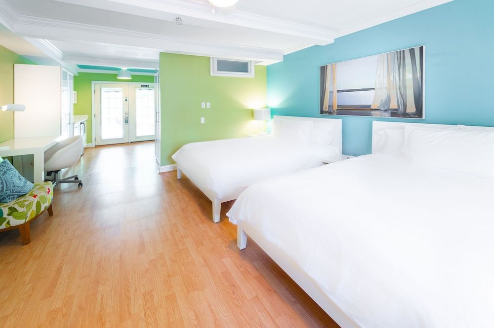 Canalside Inn Family Quadruple Room, 2 Queen Beds, Non Smoking, Ground Floor 2