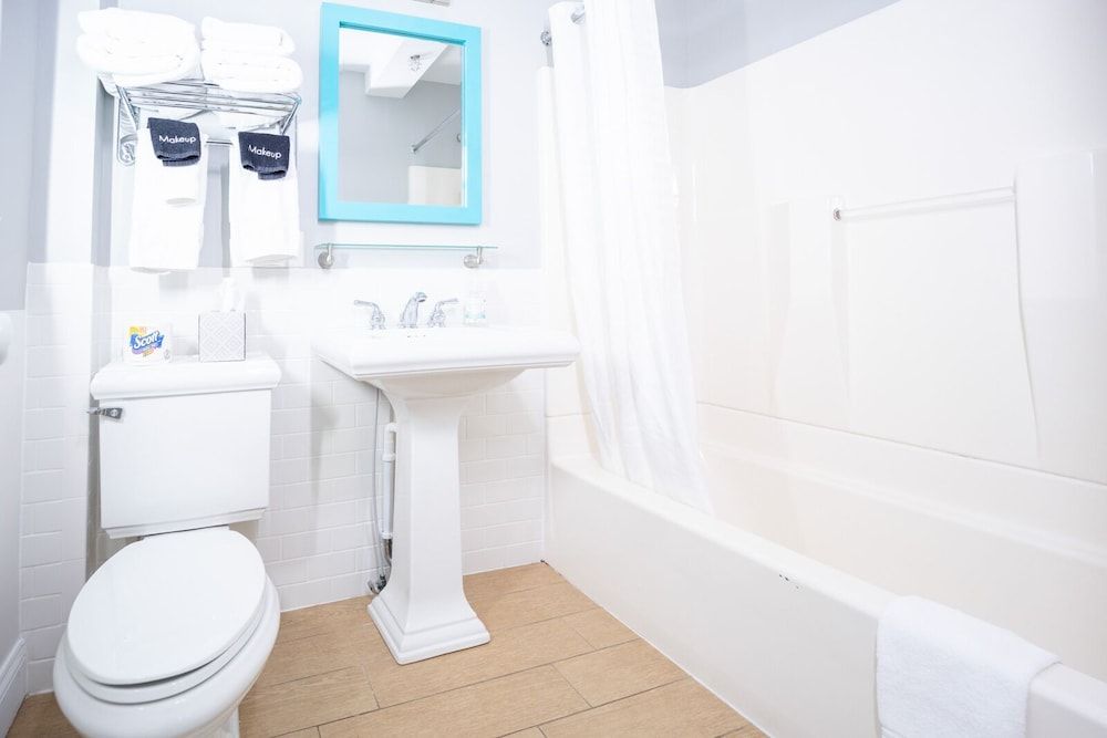 Canalside Inn Premier Room, 1 Queen Bed, Non Smoking 26