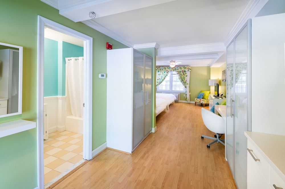 Canalside Inn Family Quadruple Room, 2 Queen Beds, Non Smoking, Ground Floor 25