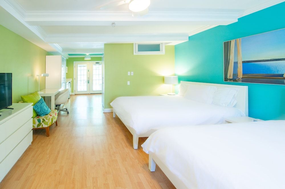 Canalside Inn Family Quadruple Room, 2 Queen Beds, Non Smoking, Ground Floor