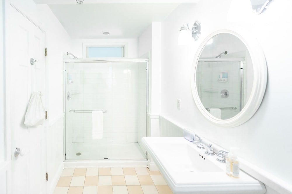 Canalside Inn Family Quadruple Room, 2 Queen Beds, Non Smoking, Ground Floor 21