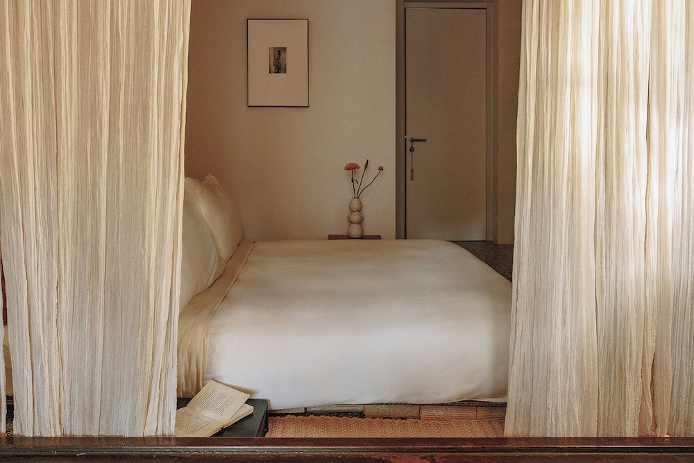 Mona Athens. Velvet 3