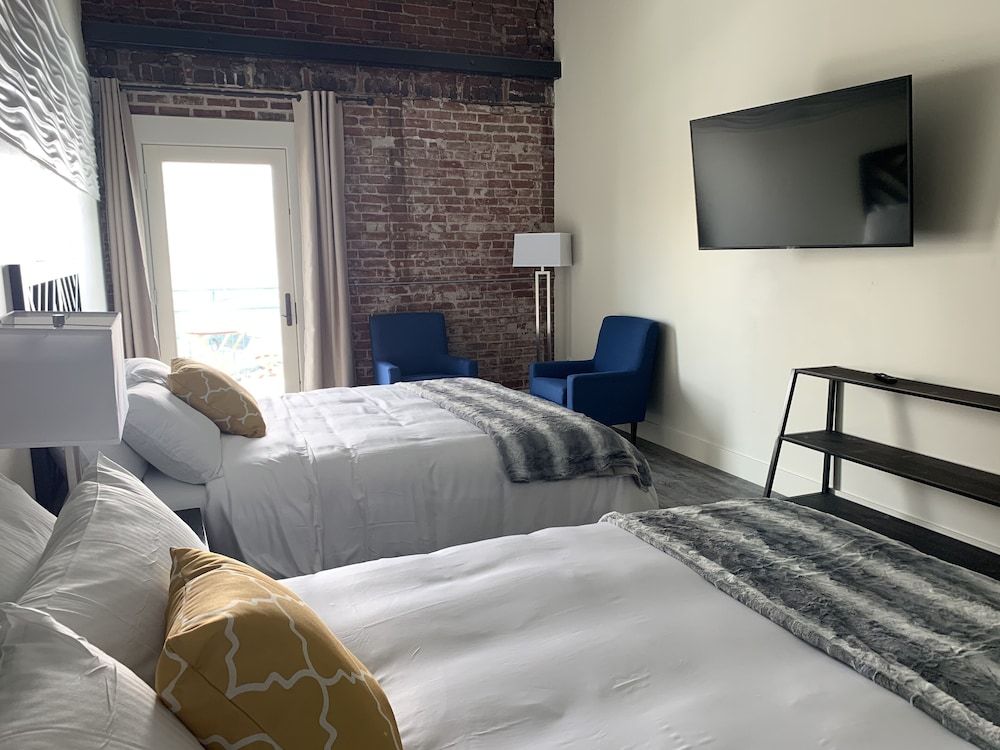 Manhattan Hotel Salida Economy Quadruple Room 3