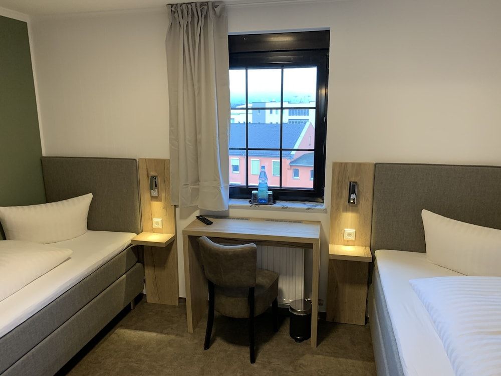 Hotel B4 Standard Single Room