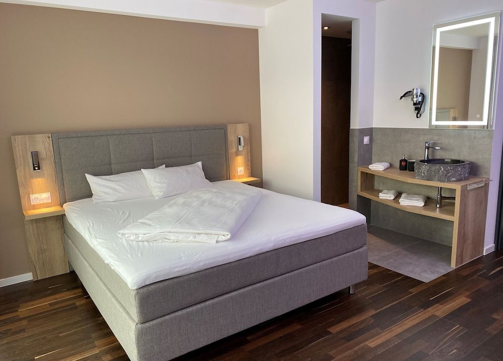 Hotel B4 Comfort Single Room