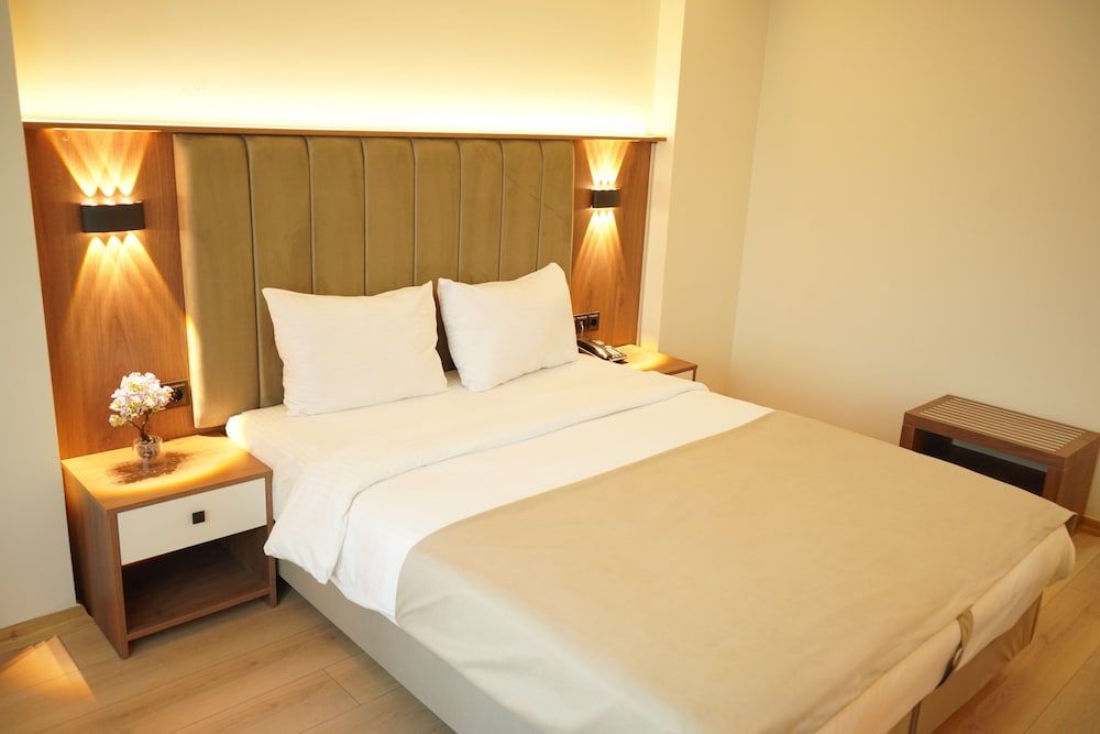 Family Room, Connecting Rooms