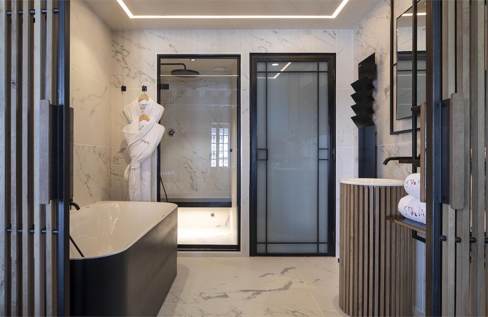 Hôtel Saint-Delis - Relais & Châteaux Deluxe Double Room 3