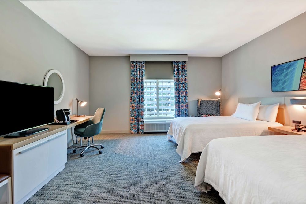 Room, 2 Queen Beds, Accessible, Bathtub