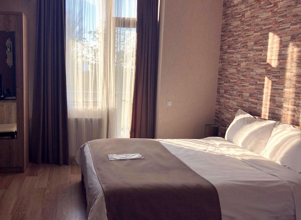 Hotel Continental Triple Room (203, 303, 206, 207, 306, 307, 404 405) 4