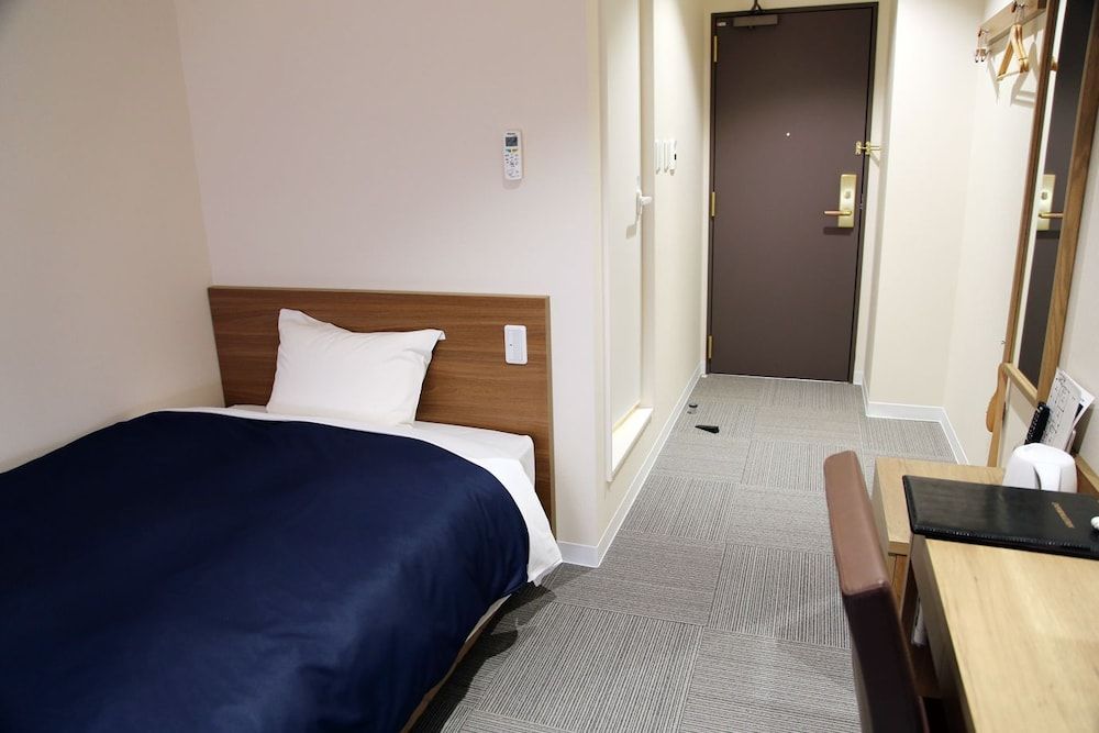 Single Room, Smoking