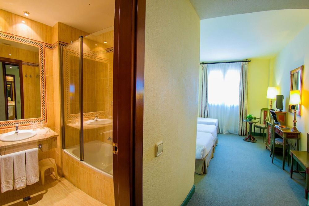 Hotel Velada Mérida Triple Room (3 Adults) 5