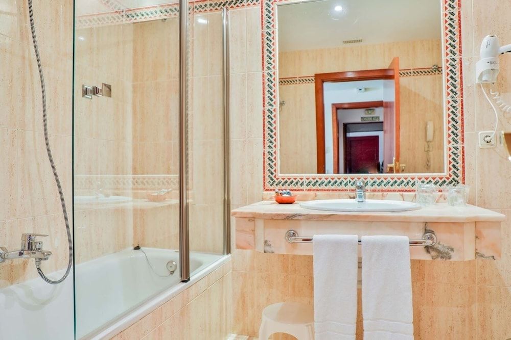 Hotel Velada Mérida Triple Room (3 Adults) 6