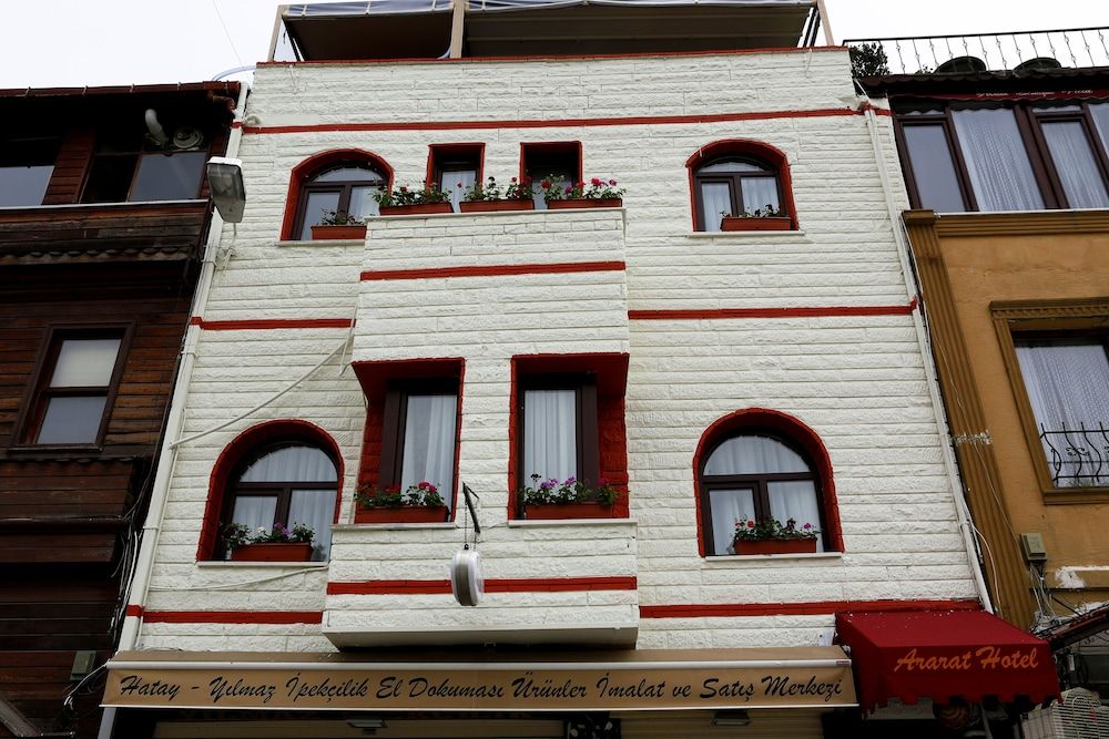 undefined Ararat Hotel