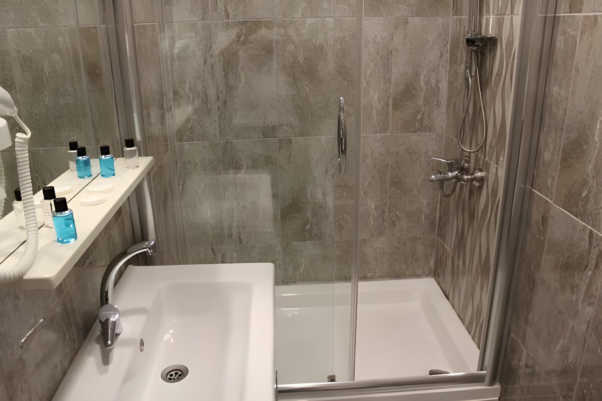 undefined Ararat Hotel 8