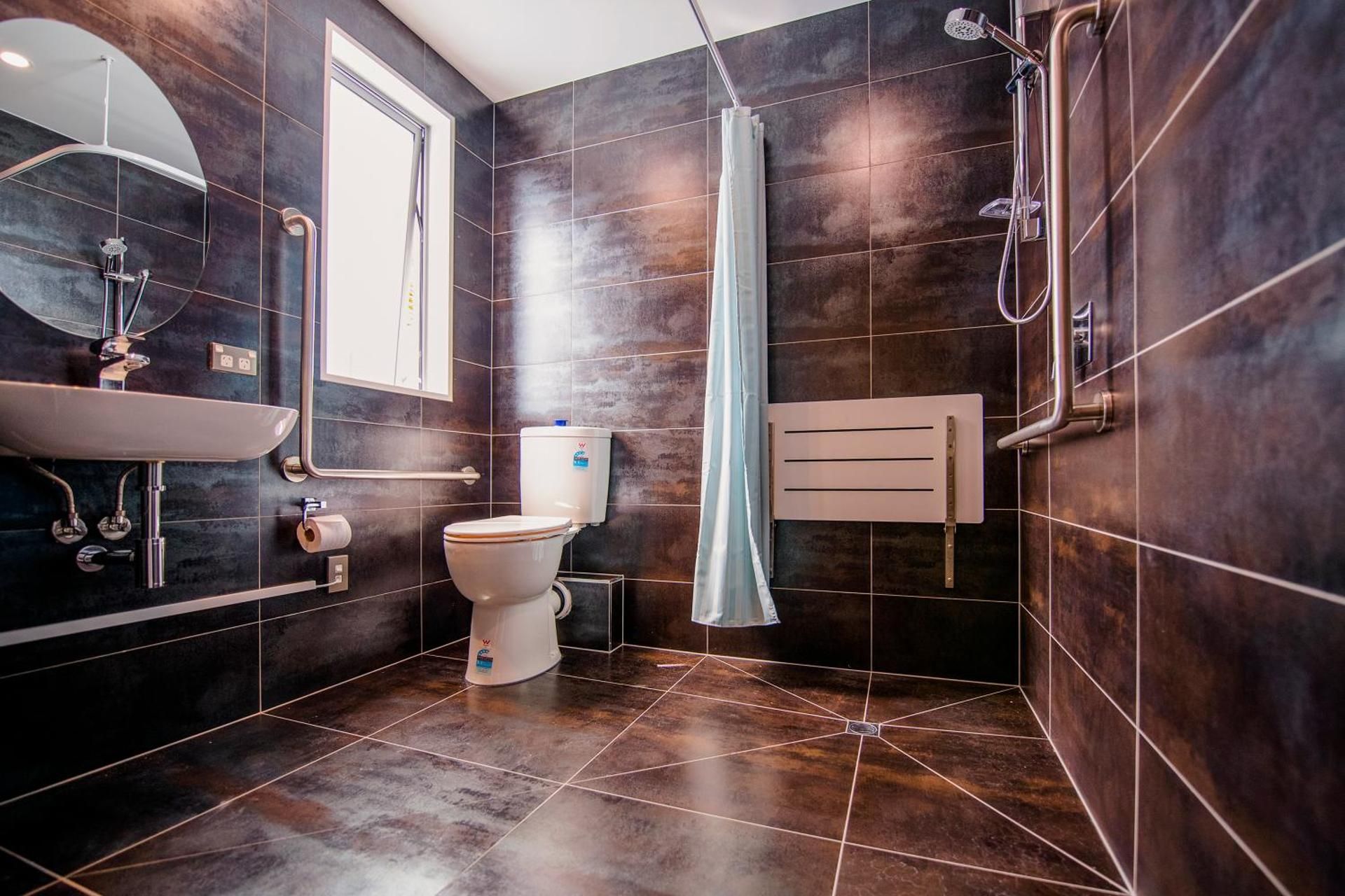 Deluxe King Room - Disability Access