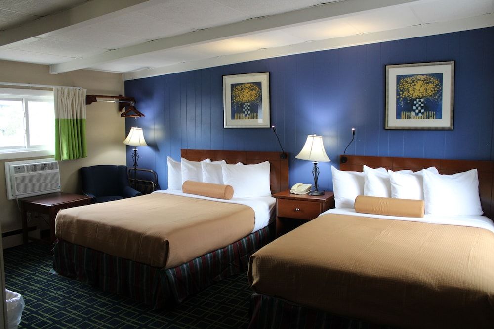 Claremont Motor Lodge Room, 2 Queen Beds, Non Smoking, Refrigerator & Microwave 5