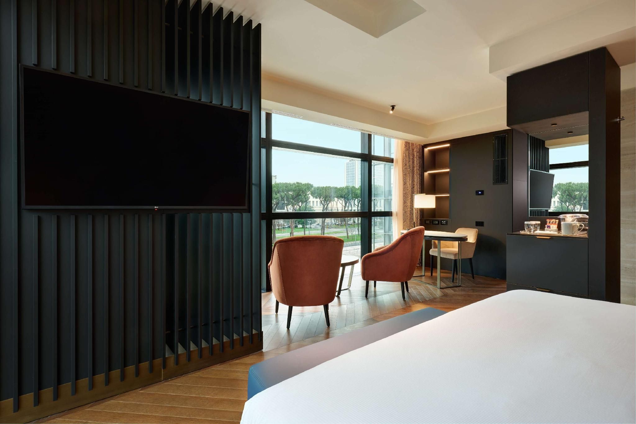 King Corner Room