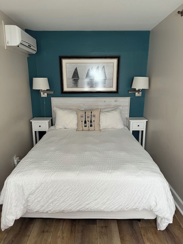 Pontiac Lodge Basic Single Room