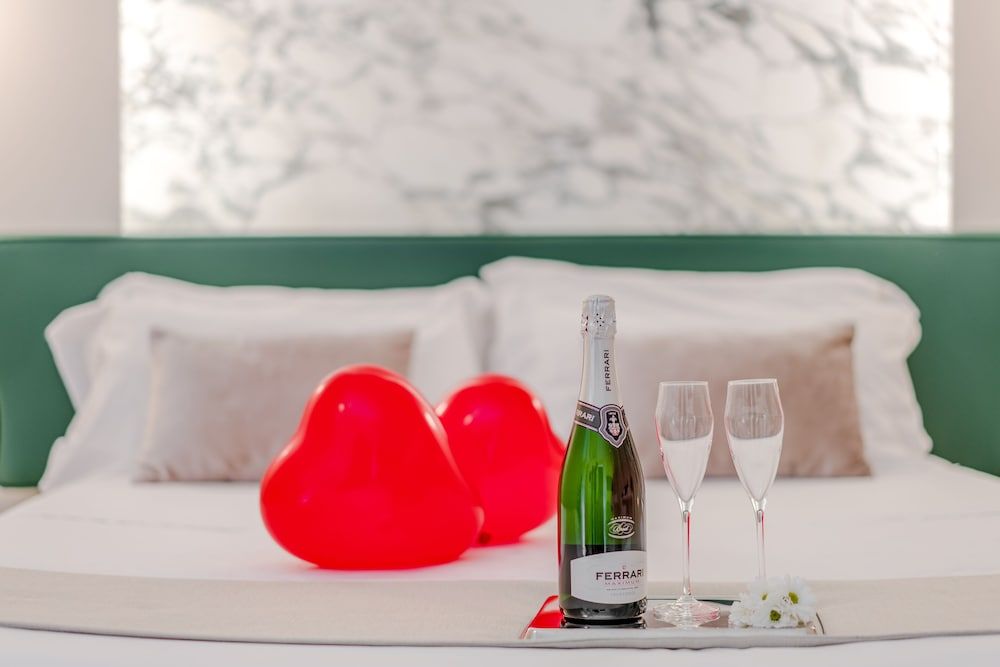 Palazzo Cini Luxury Rooms In Pisa Superior Triple Room, Bathtub 17