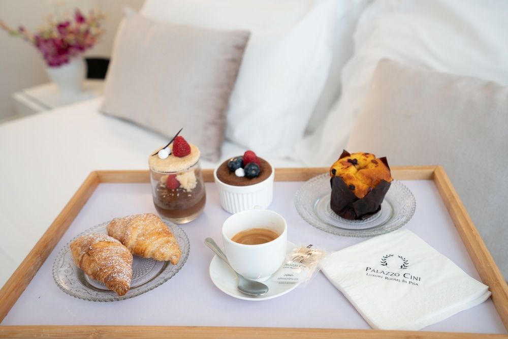 Palazzo Cini Luxury Rooms In Pisa Superior Triple Room, Bathtub 6