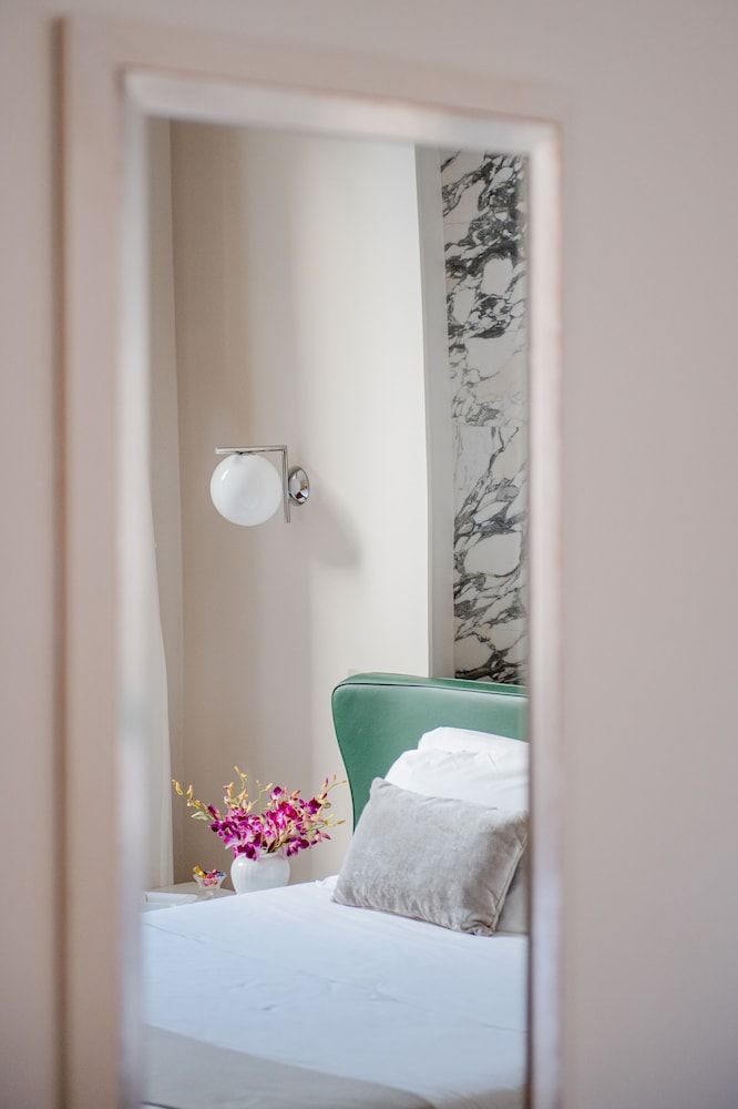 Palazzo Cini Luxury Rooms In Pisa Superior Triple Room, Bathtub 21
