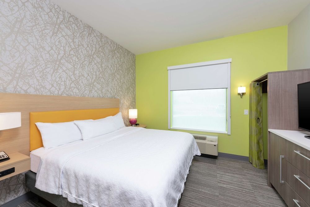Suite, 1 King Bed, Accessible (Hearing)