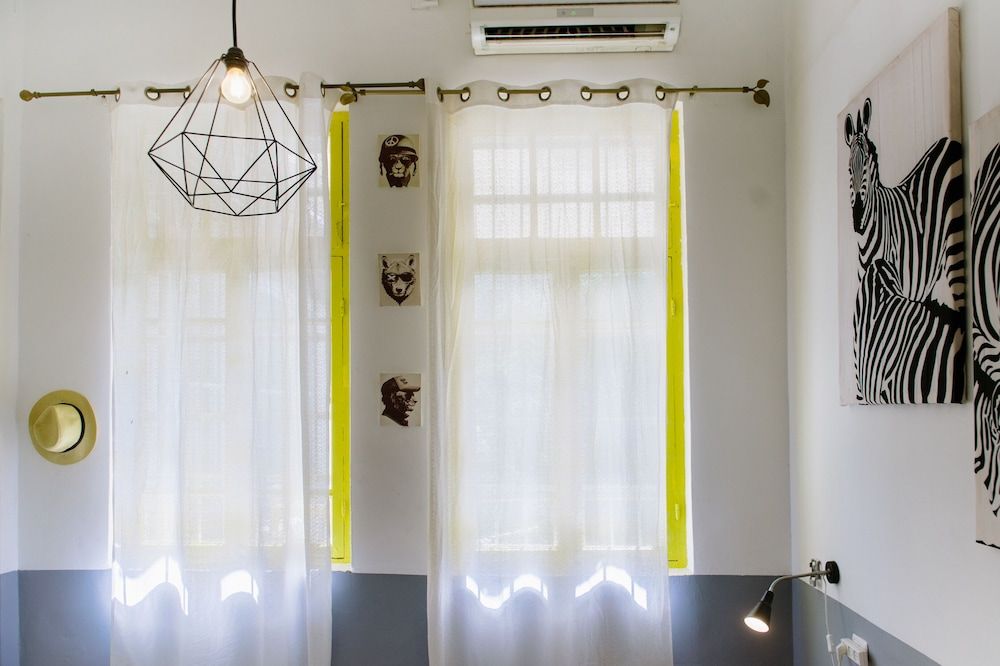 15 Ben Yehuda Studios Small Studio 10