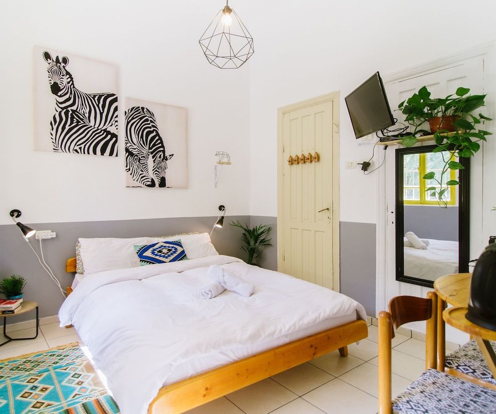 15 Ben Yehuda Studios Small Studio 3