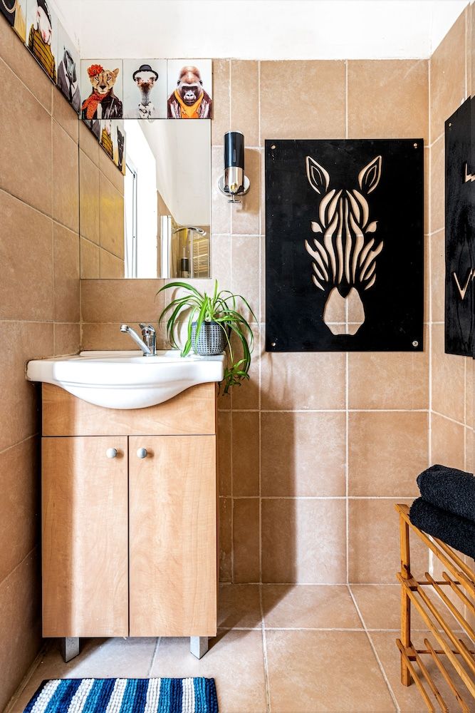 15 Ben Yehuda Studios One bedroom Apartment with Balcony 4