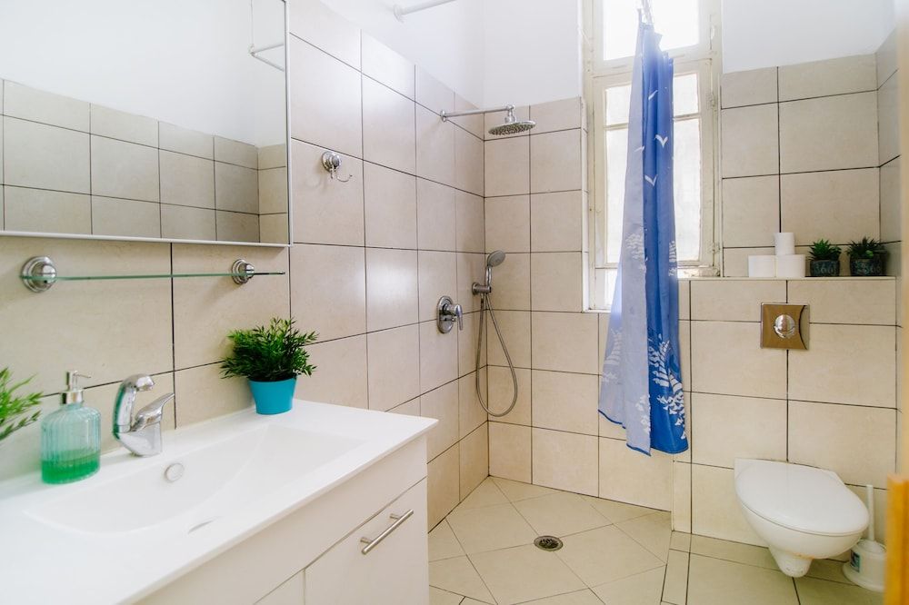 15 Ben Yehuda Studios Small Studio 9