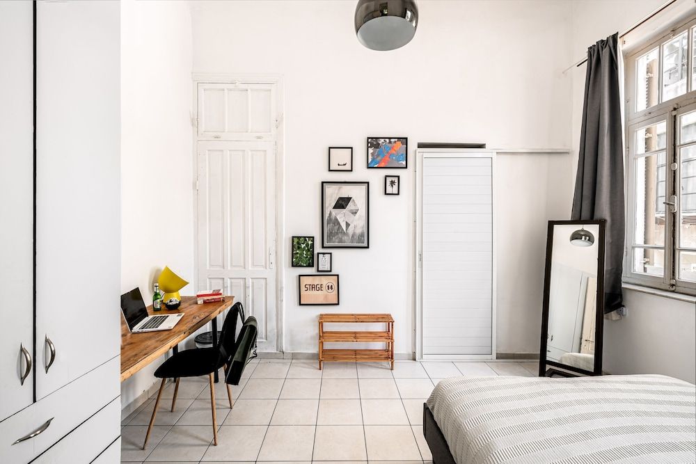 15 Ben Yehuda Studios One bedroom Apartment with Balcony 6