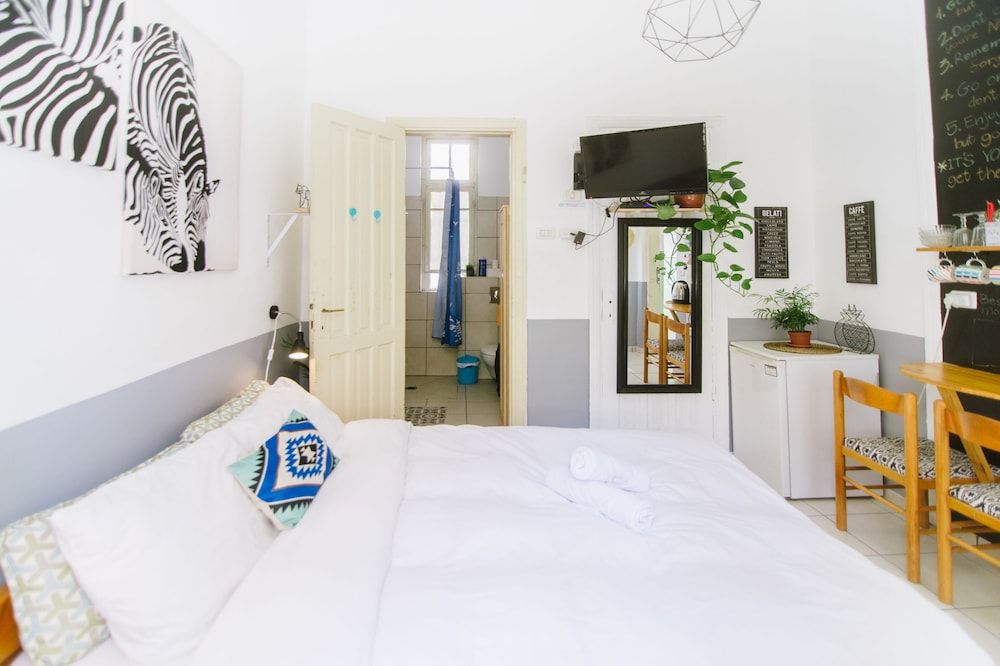 15 Ben Yehuda Studios Small Studio