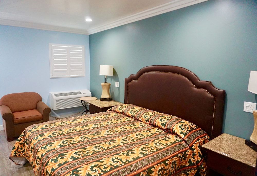 Redondo Beach Motel Superior Room, 1 King Bed, City View 3