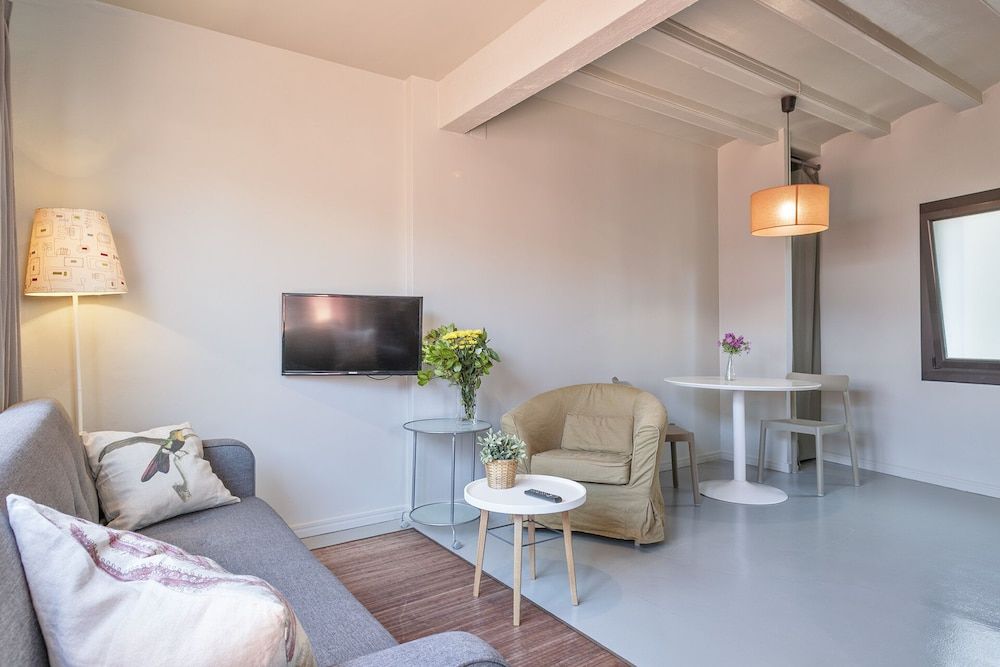 My Address in Plaza Real Apartment, 1 Bedroom, Balcony 12