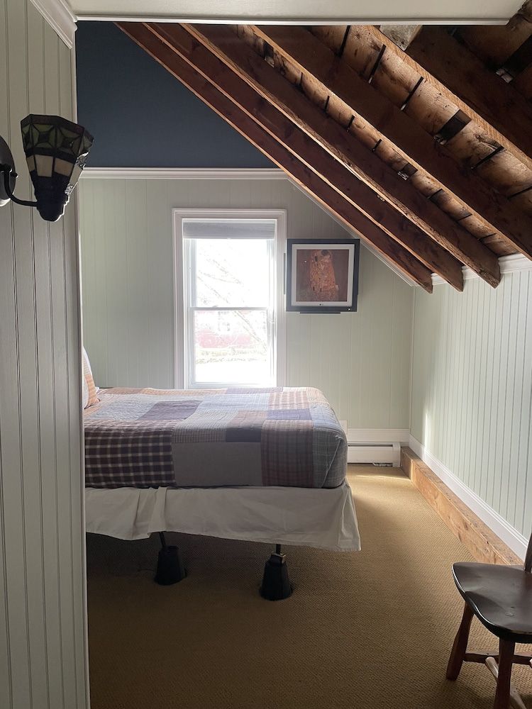 Standard Room, 1 Queen Bed