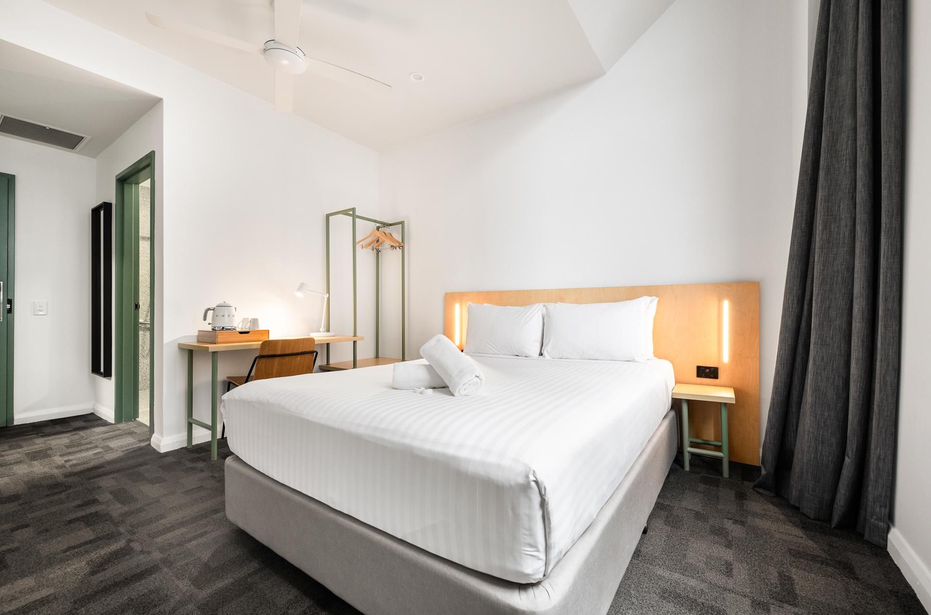 Queen Room with 4 Single Beds and En-Suite