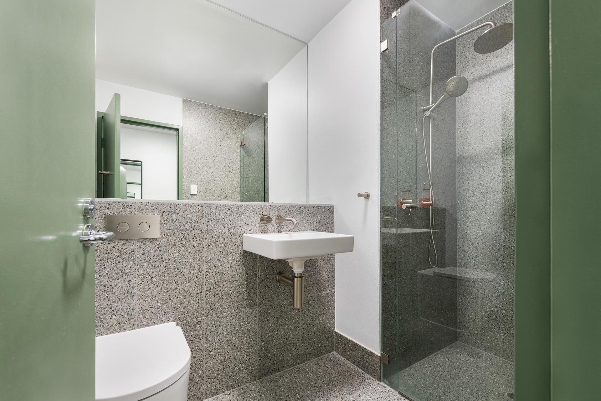 Queen Room with En-Suite